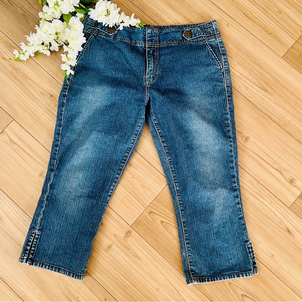 Levi Strauss Medium Wash Denim Capris